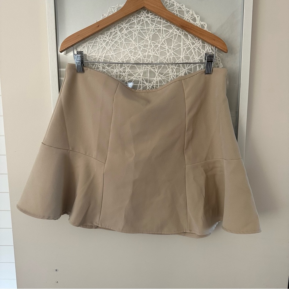 PRETTYLITTLETHING Mini Skirt - Picture 2 of 5